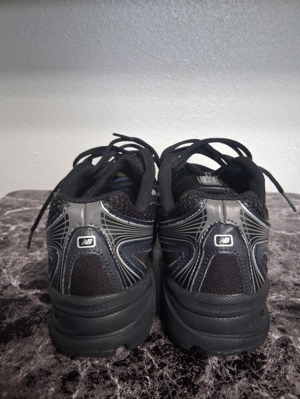New Balance Black Mesh & Synthetic Trainer Sneakers Size 6.5 - Picture 5 of 9
